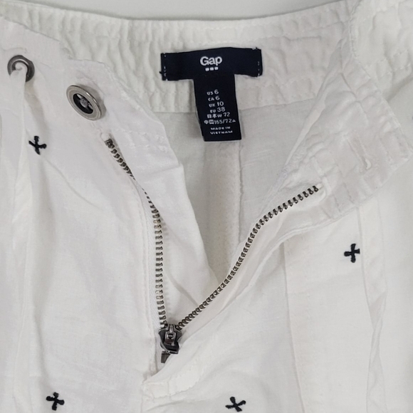 Old Navy Size 6 Linen Blend Embroidered Shorts - Picture 2 of 6